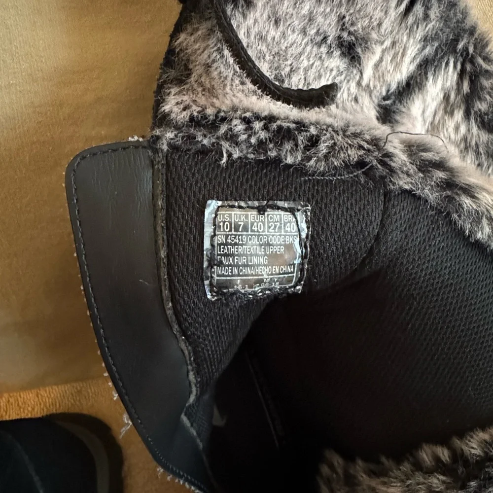 Skechers Black Suede Snow Boots - Picture 5 of 5